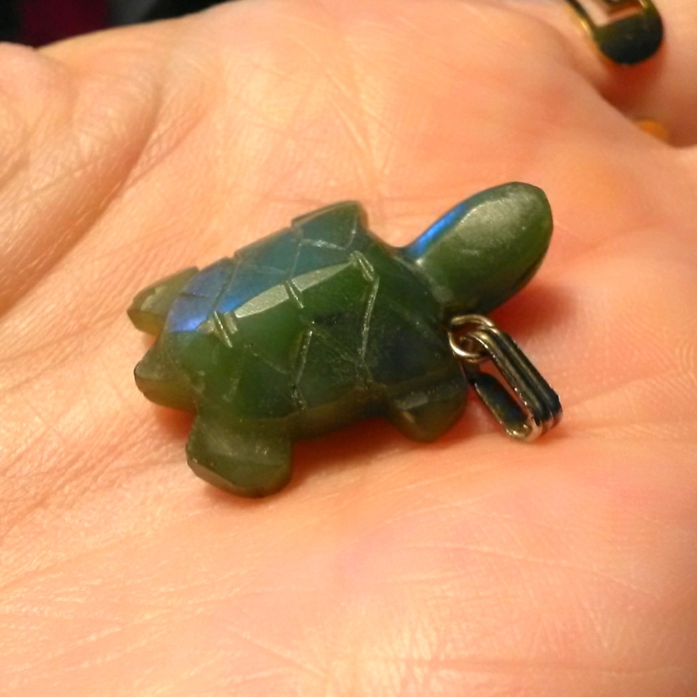1970s VINTAGE Green Turtle Reptile Pendant APOROX. 1 IN. HAND ENGRAVING AND MADE